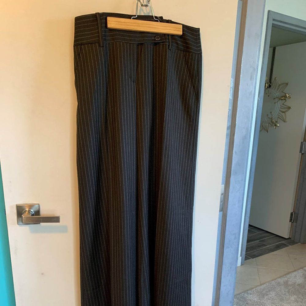 BCBG MaxAzria 100% wool extra wide leg pant, high rise, chalk pinstripe, sz 6